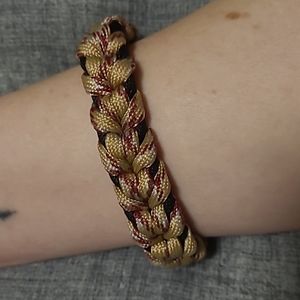 paracord bracelet